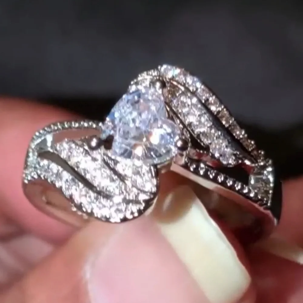 Shimmering 2.00ct Heart Cut Women's Engagement 925 Sterling silver Ring